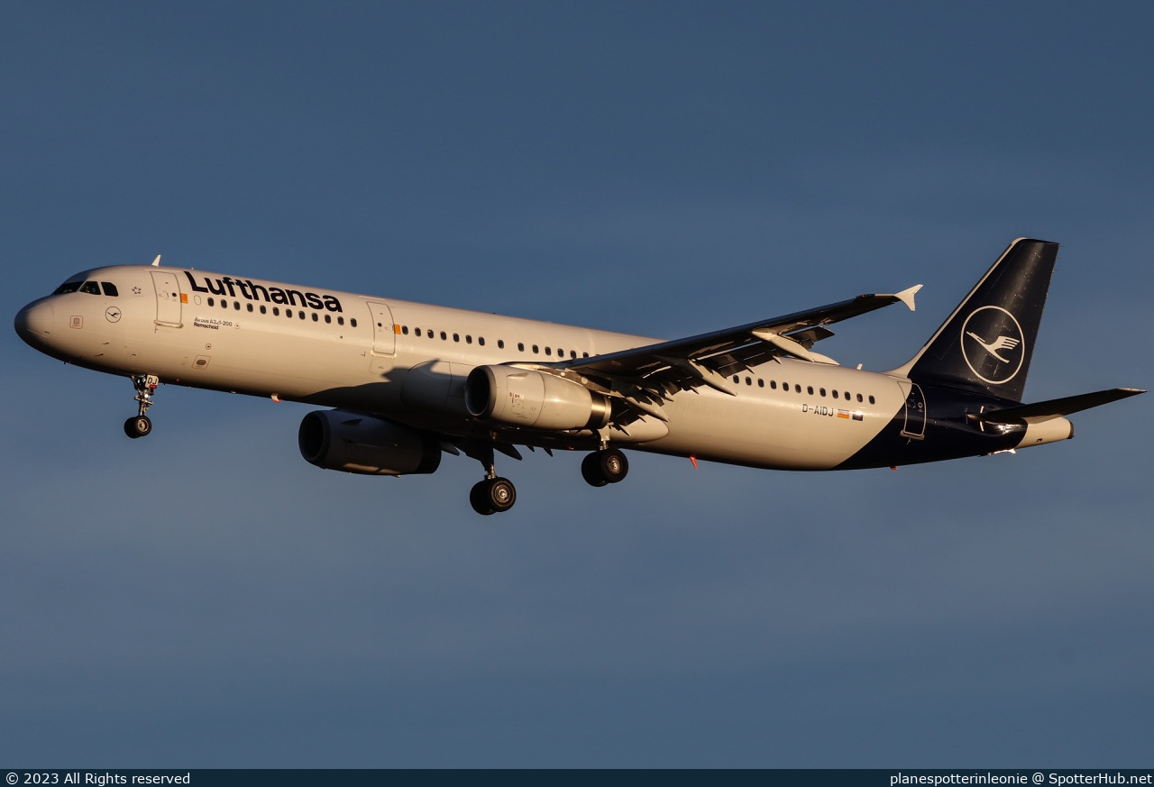 Photo of D-AIDJ - Airbus A321-231 operated by Lufthansa