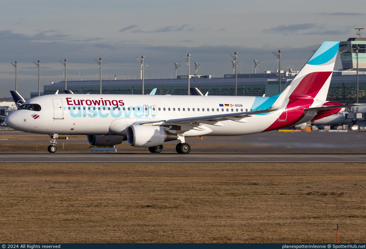 Photo of D-AIUW - Airbus A320-214 operated by Eurowings Discover