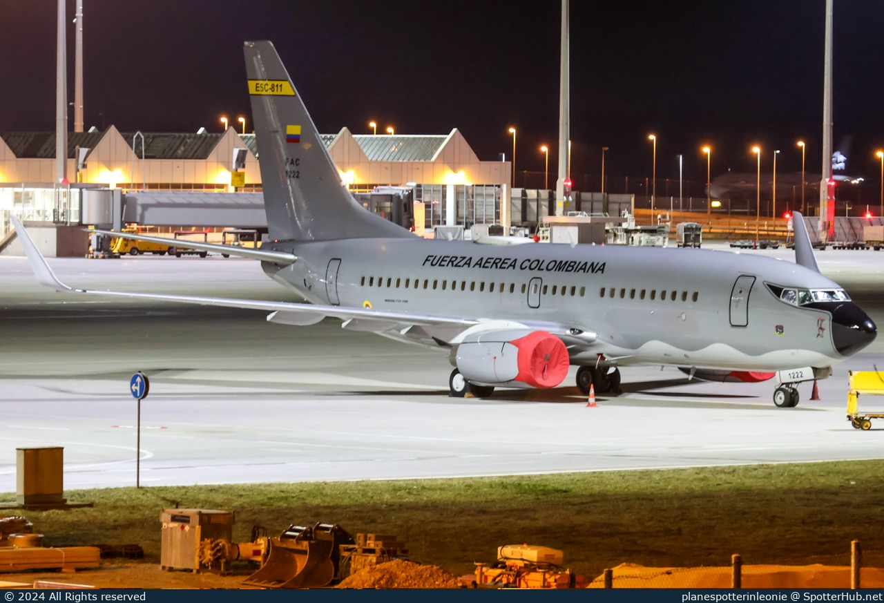 Photo of FAC1222 - Boeing 737-732 operated by Colombian Aerospace Force