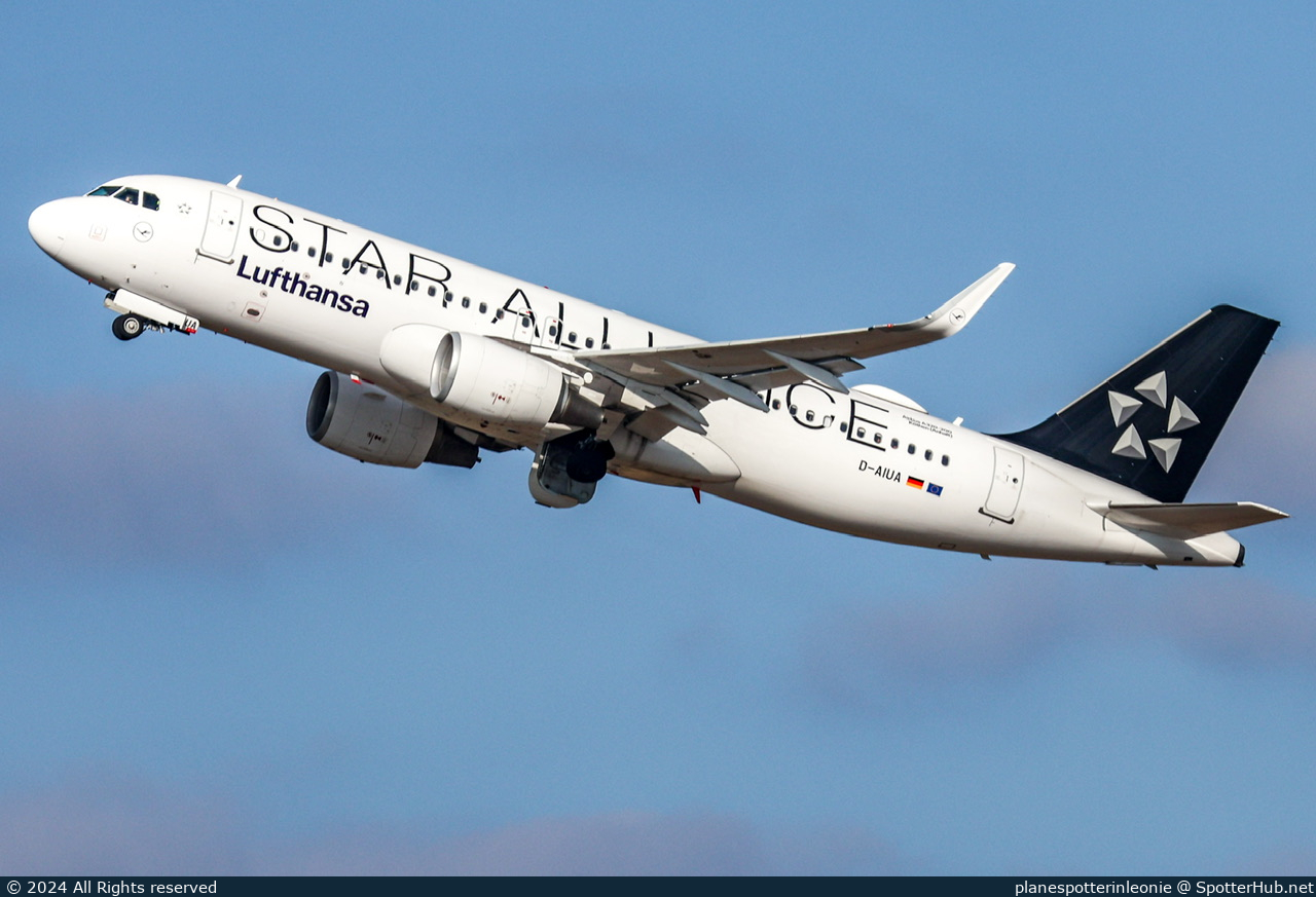 Photo of D-AIUA - Airbus A320-214 operated by Lufthansa