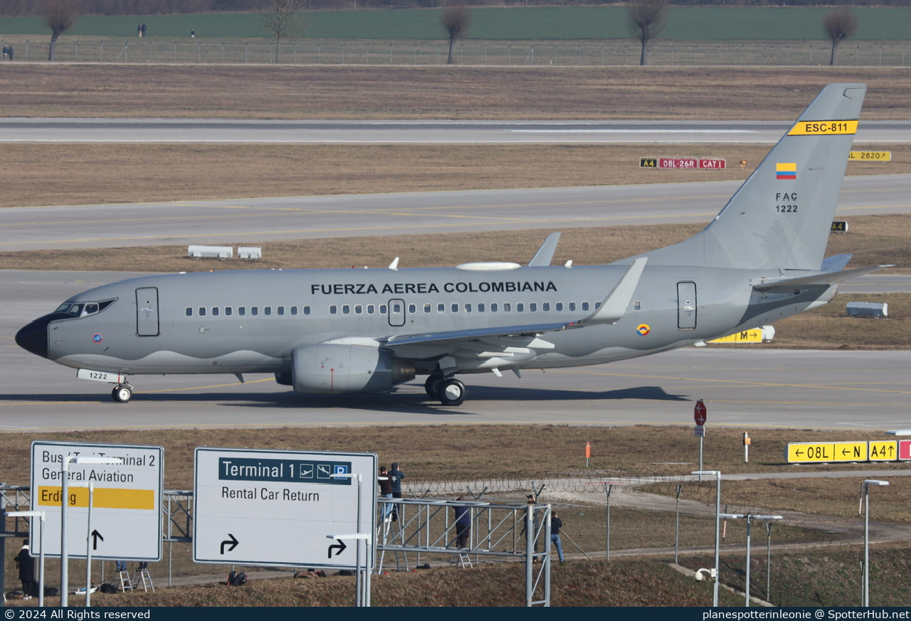 Photo of FAC1222 - Boeing 737-732 operated by Colombian Aerospace Force