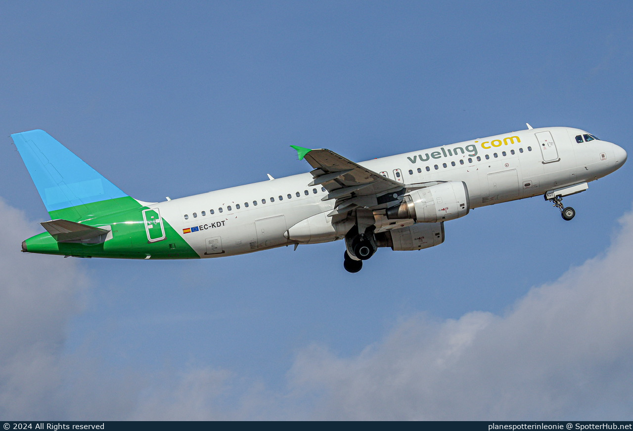 Photo of EC-KDT - Airbus A320-216 operated by Vueling