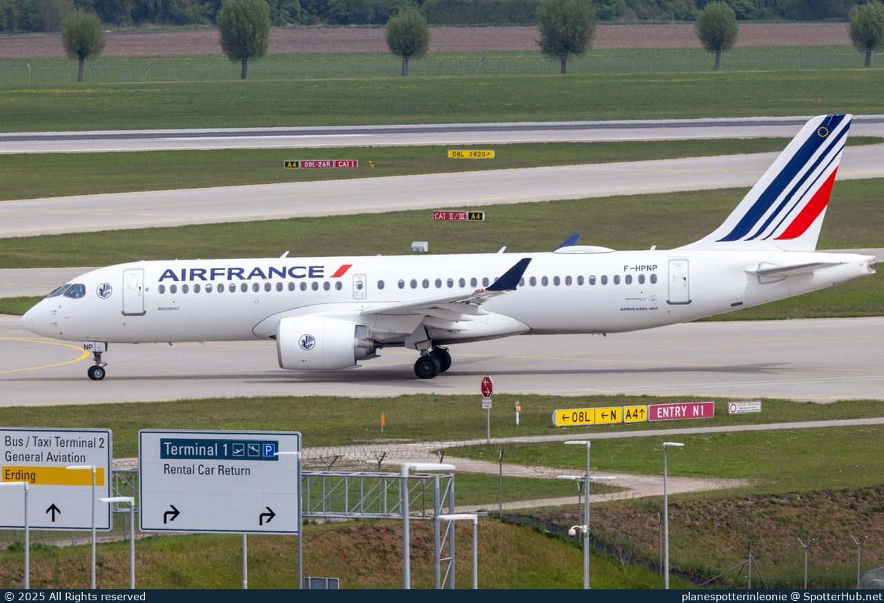 Photo of F-HPNP - Airbus A220-300 operated by Air France