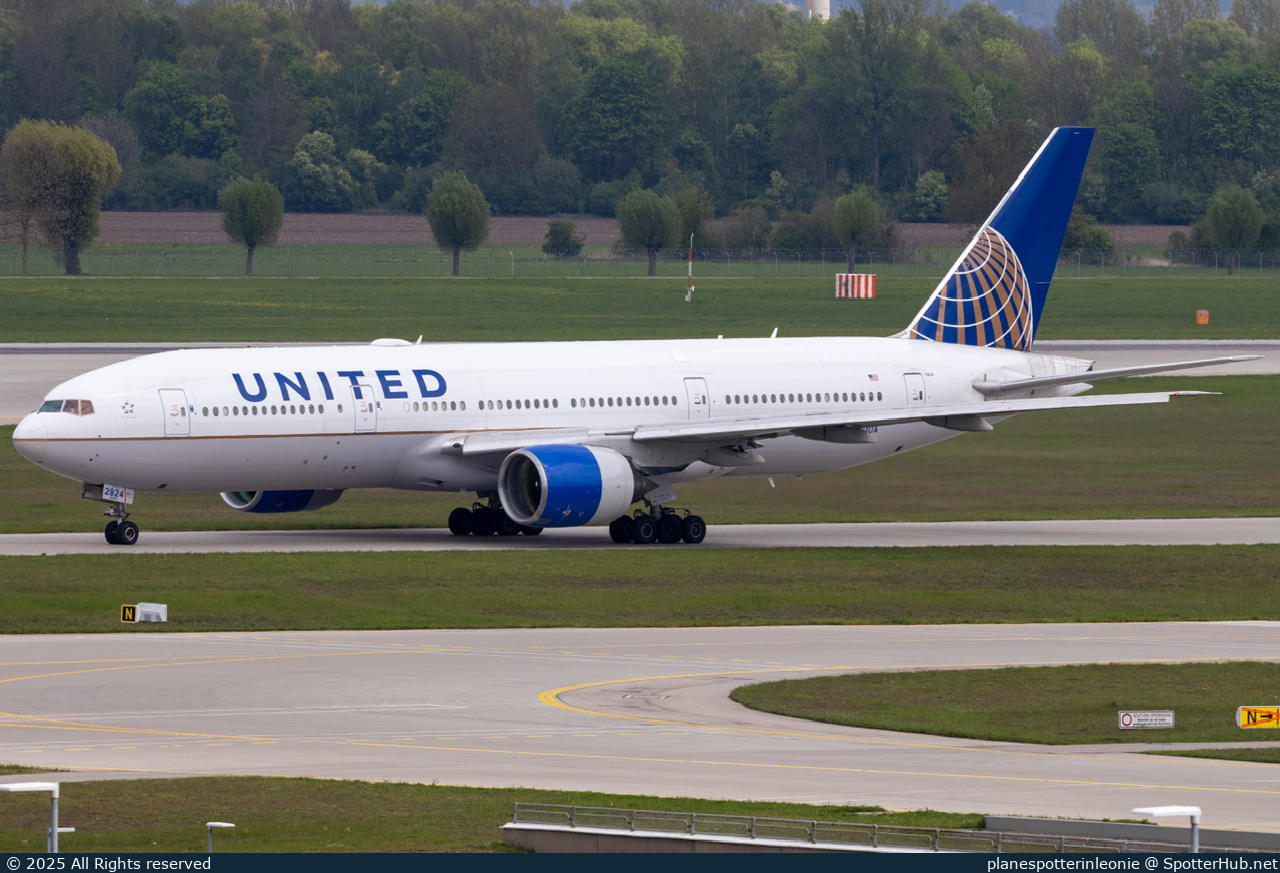 Photo of N228UA - Boeing 777-222(ER) operated by United Airlines