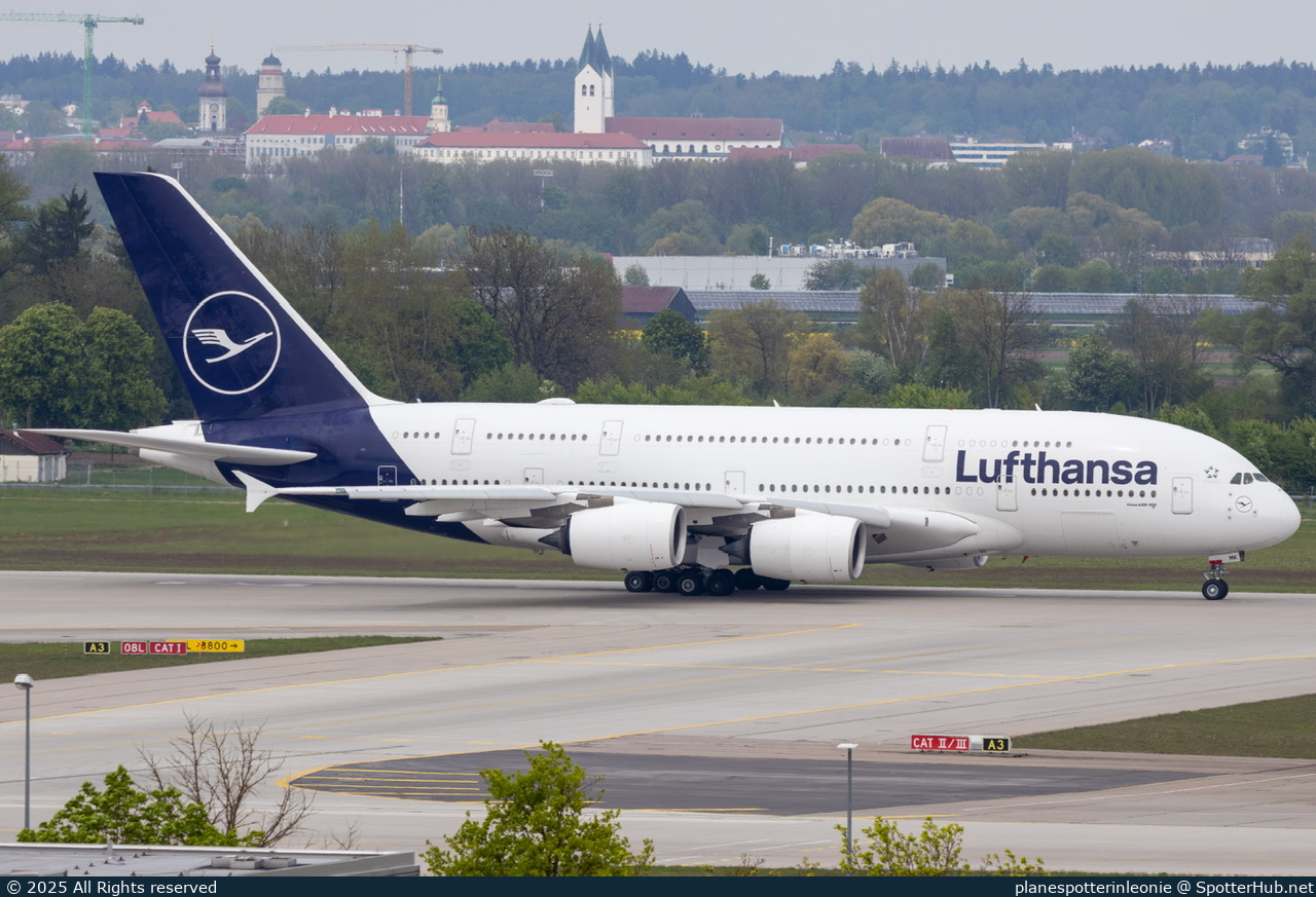 Photo of D-AIMK - Airbus A380-841 operated by Lufthansa