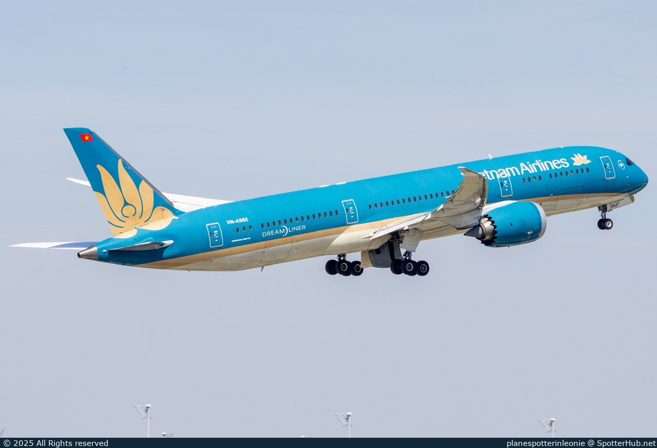 Photo of VN-A862 - Boeing 787-9 Dreamliner operated by Vietnam Airlines