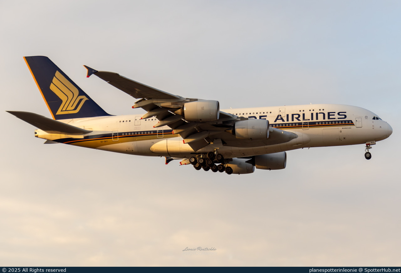 Photo of 9V-SKY - Airbus A380-841 operated by Singapore Airlines