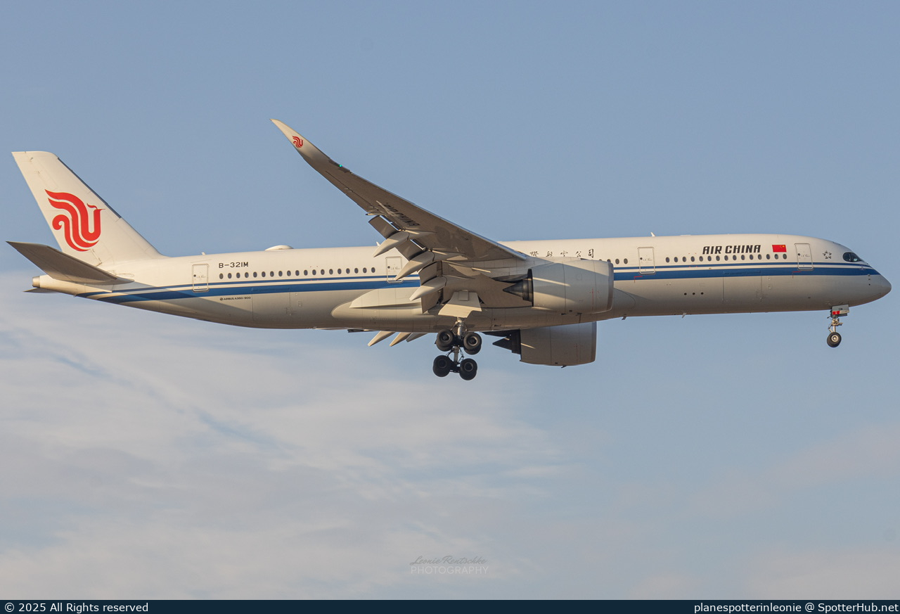 Photo of B-321M - Airbus A350-941 operated by Air China