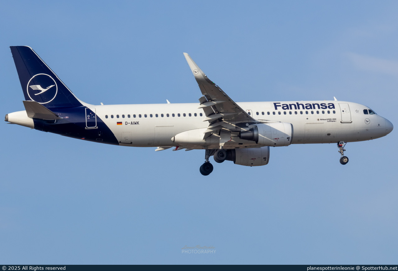 Photo of D-AIWK - Airbus A320-214 operated by Lufthansa