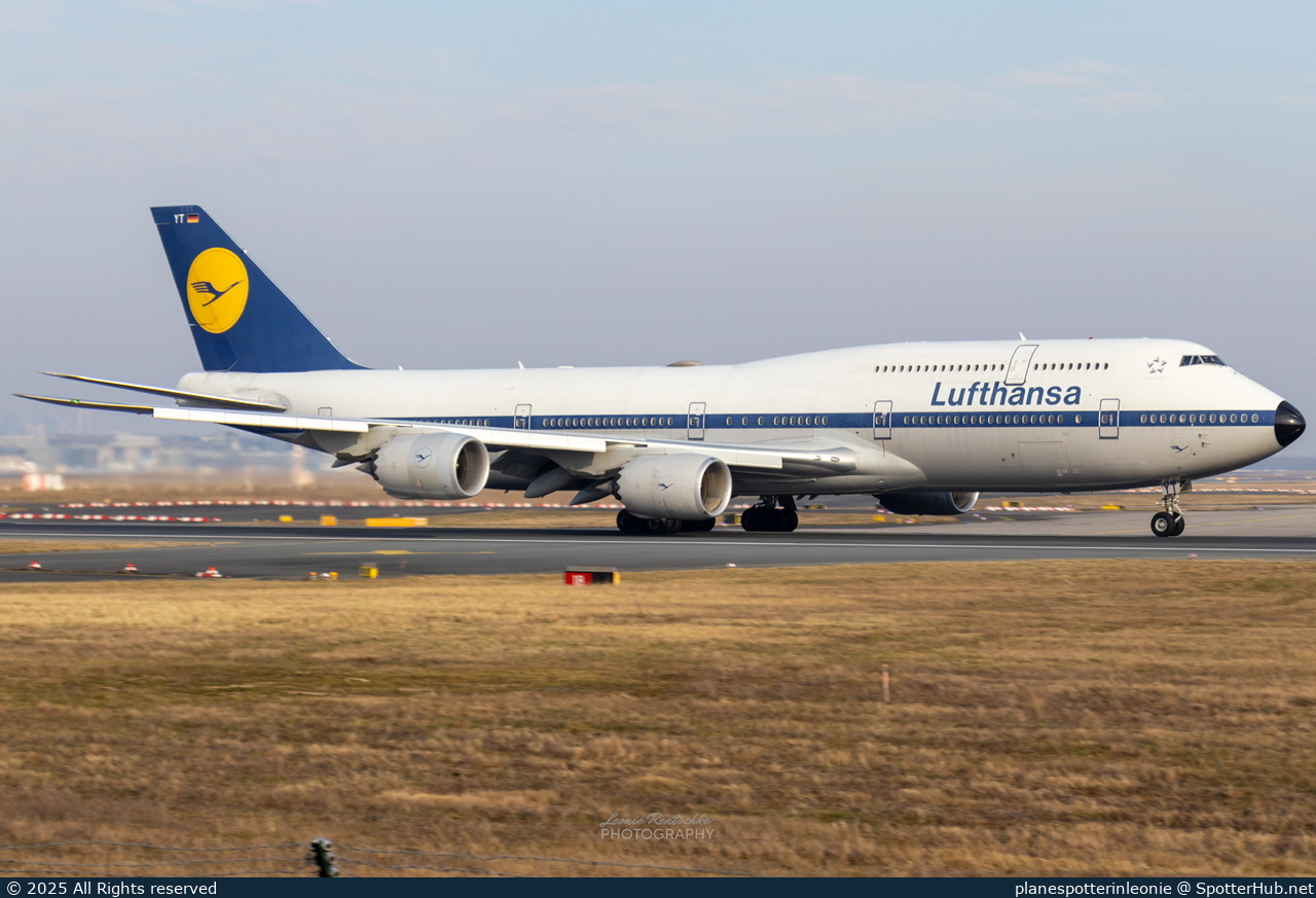 Photo of D-ABYT - Boeing 747-830 operated by Lufthansa