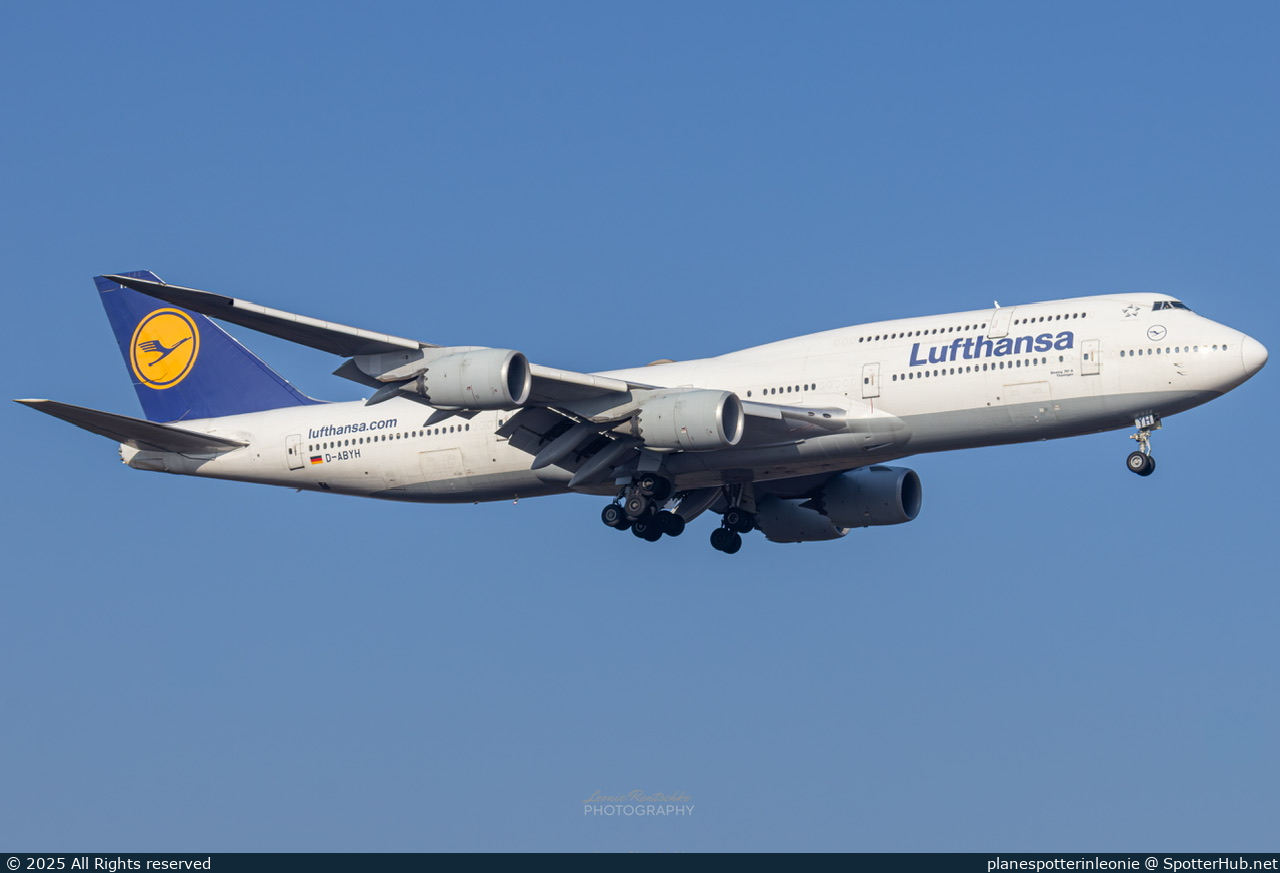 Photo of D-ABYH - Boeing 747-830 operated by Lufthansa