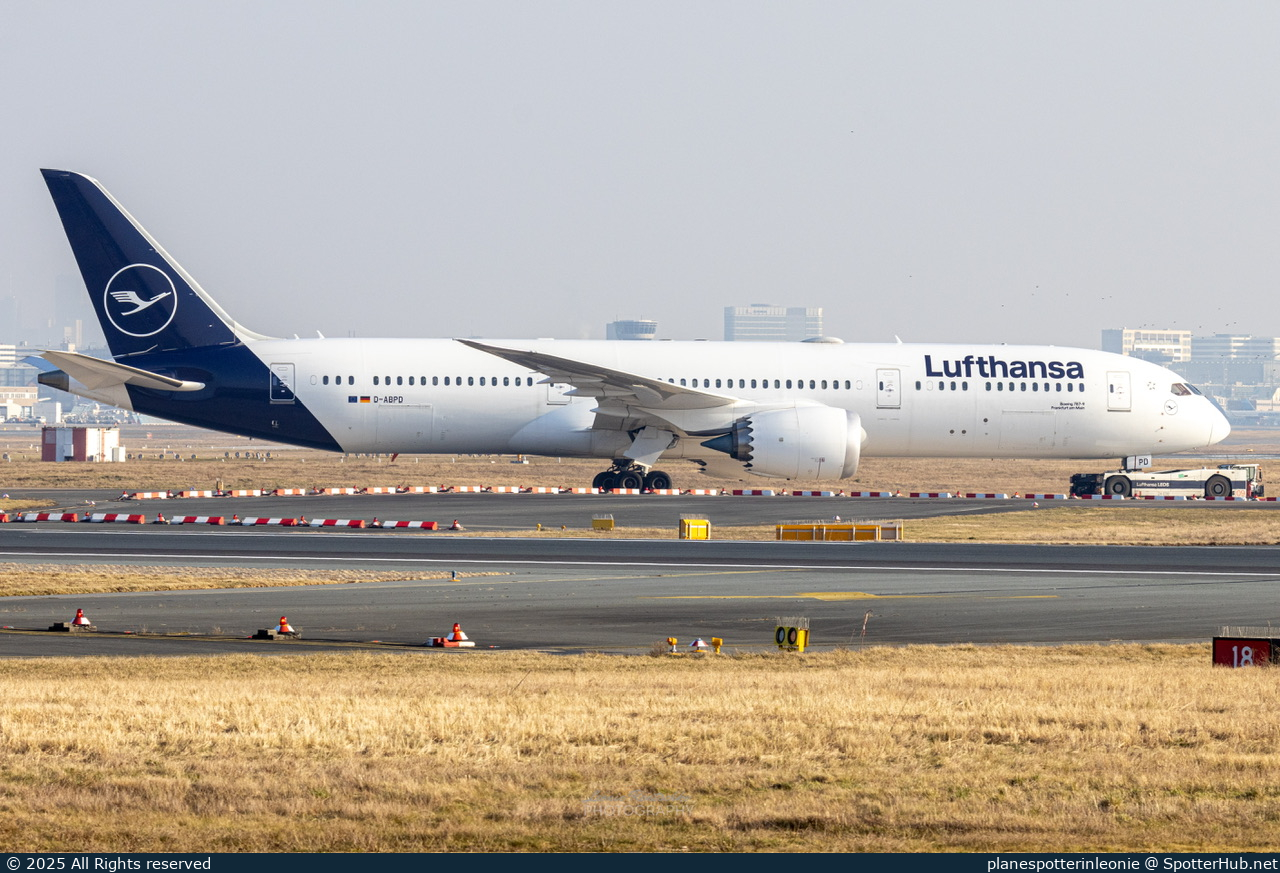 Photo of D-ABPD - Boeing 787-9 Dreamliner operated by Lufthansa
