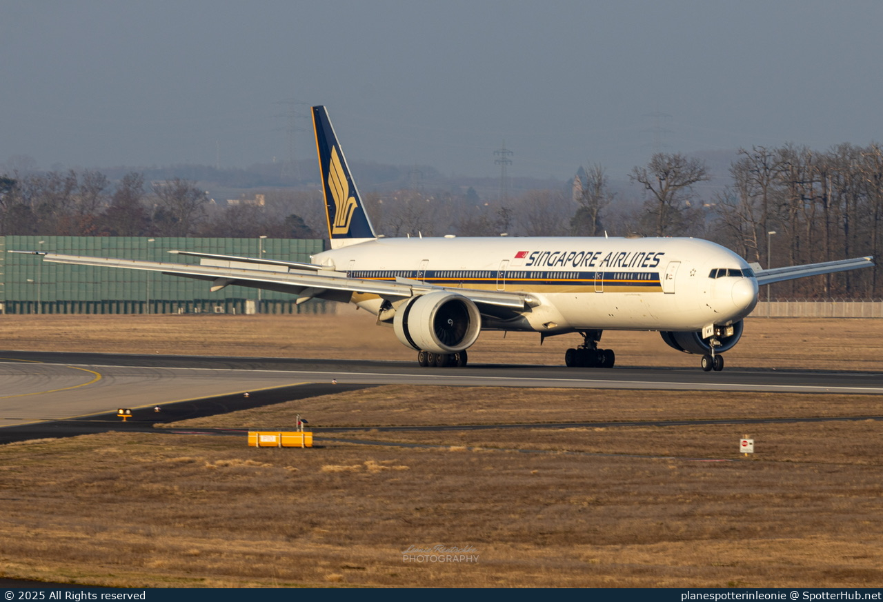 Photo of 9V-SWV - Boeing 777-312(ER) operated by Singapore Airlines