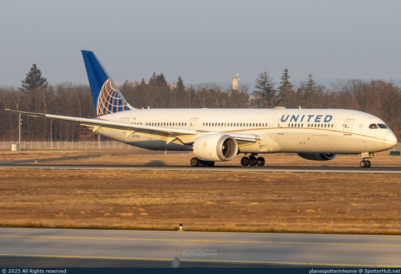 Photo of N27958 - Boeing 787-9 Dreamliner operated by United Airlines