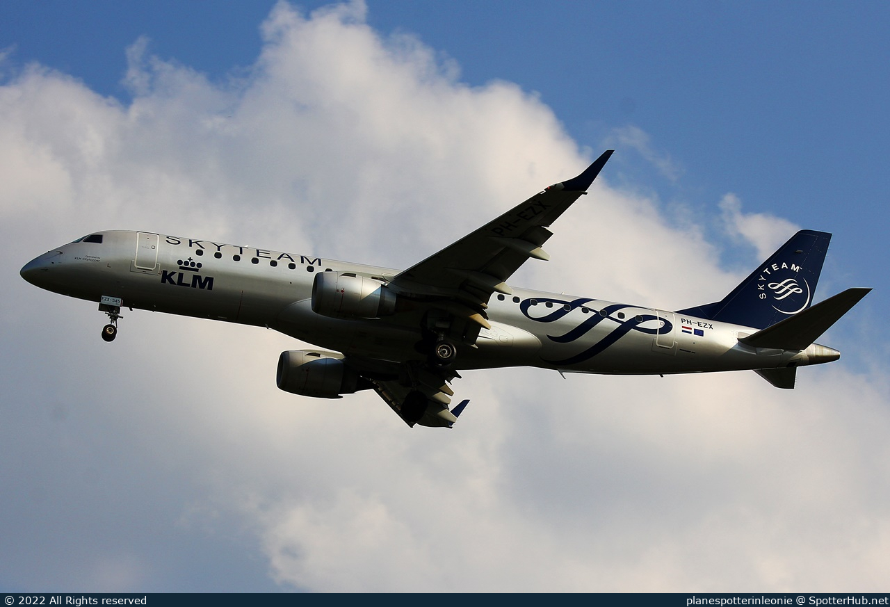 Photo of PH-EZX - Embraer ERJ-190STD operated by KLM Cityhopper