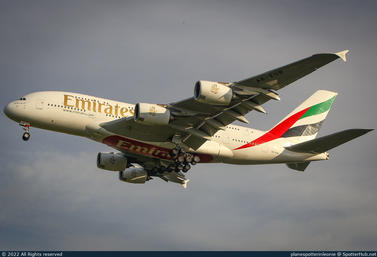 Photo of A6-EUB - Airbus A380-861 operated by Emirates