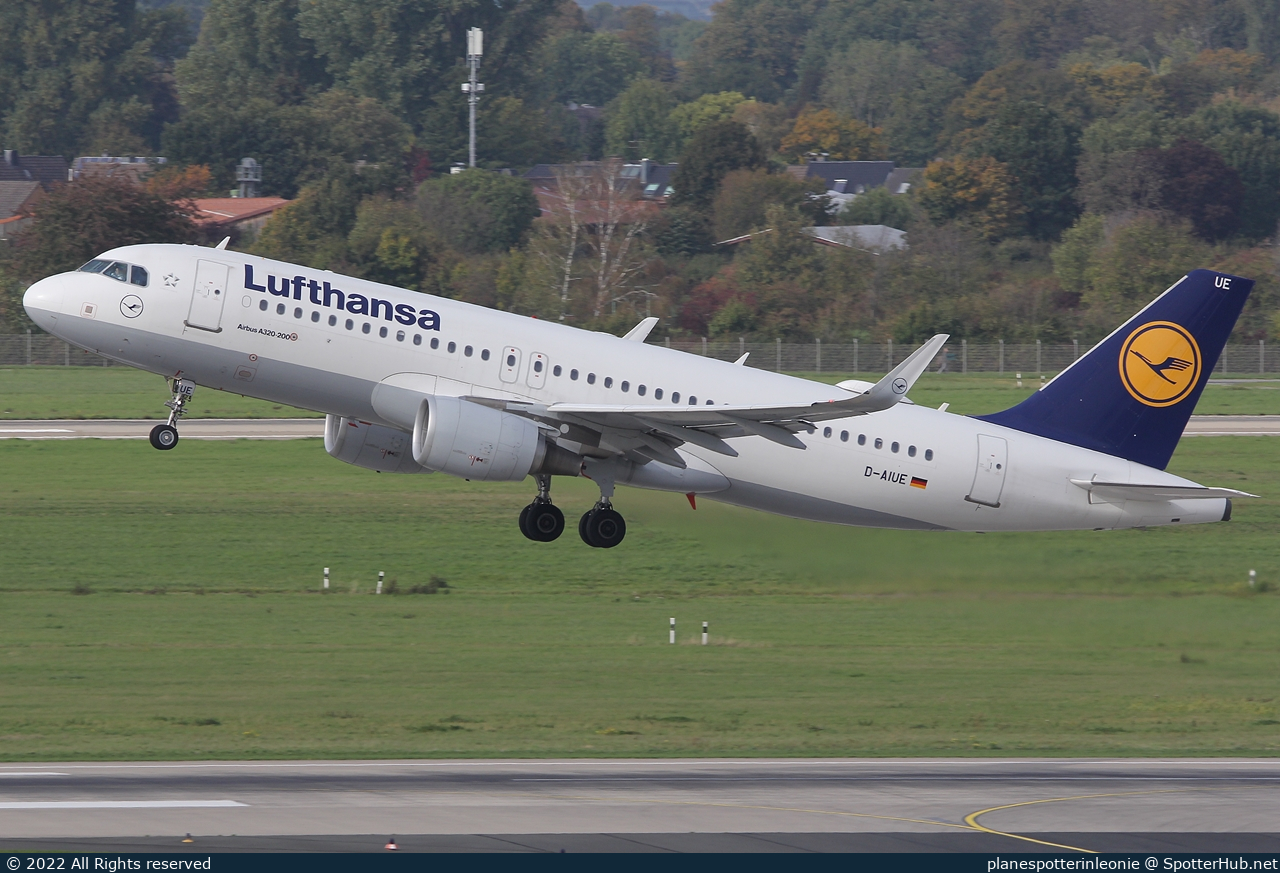 Photo of D-AIUE - Airbus A320-214 operated by Lufthansa