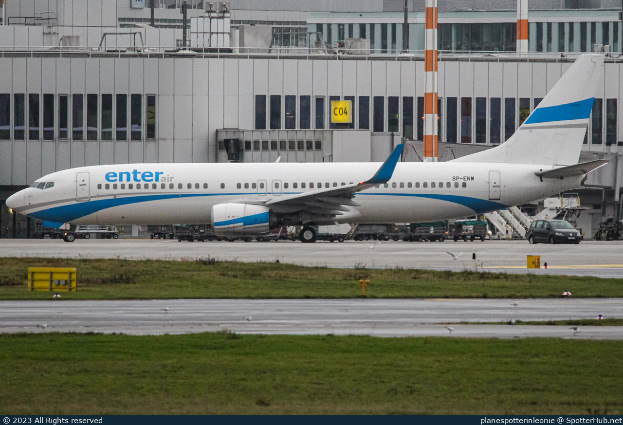 Photo of SP-ENW - Boeing 737-86J operated by Enter Air