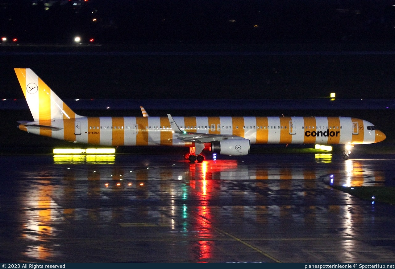 Photo of D-ABOJ - Boeing 757-330 operated by Condor