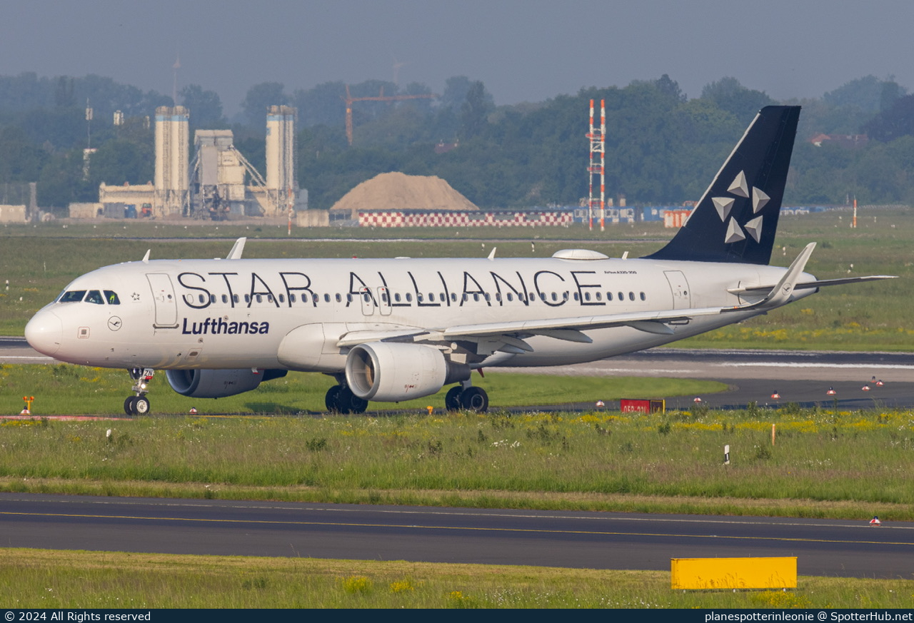 Photo of D-AIZN - Airbus A320-214 operated by Lufthansa