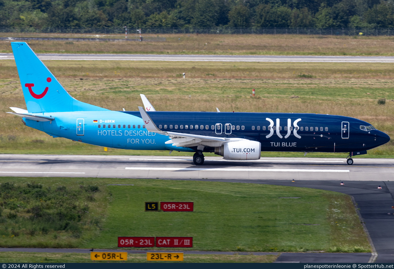 Photo of D-ABKM - Boeing 737-86J operated by TUIfly