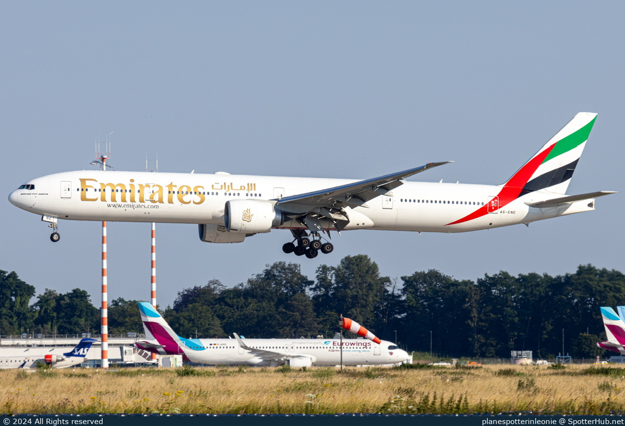 Photo of A6-ENE - Boeing 777-31H(ER) operated by Emirates