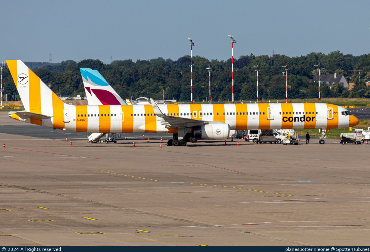 Photo of D-ABOJ - Boeing 757-330 operated by Condor