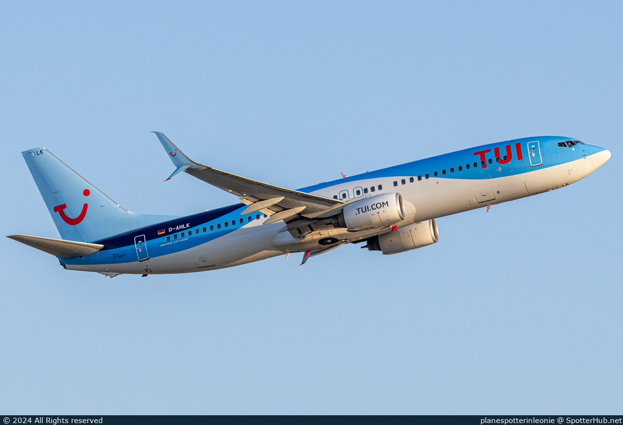 Photo of D-AHLK - Boeing 737-8K5 operated by TUIfly
