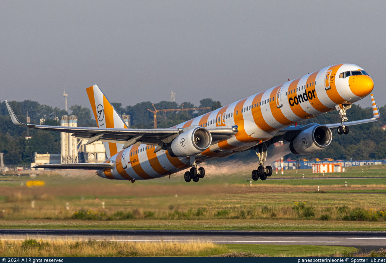 Photo of D-ABOJ - Boeing 757-330 operated by Condor