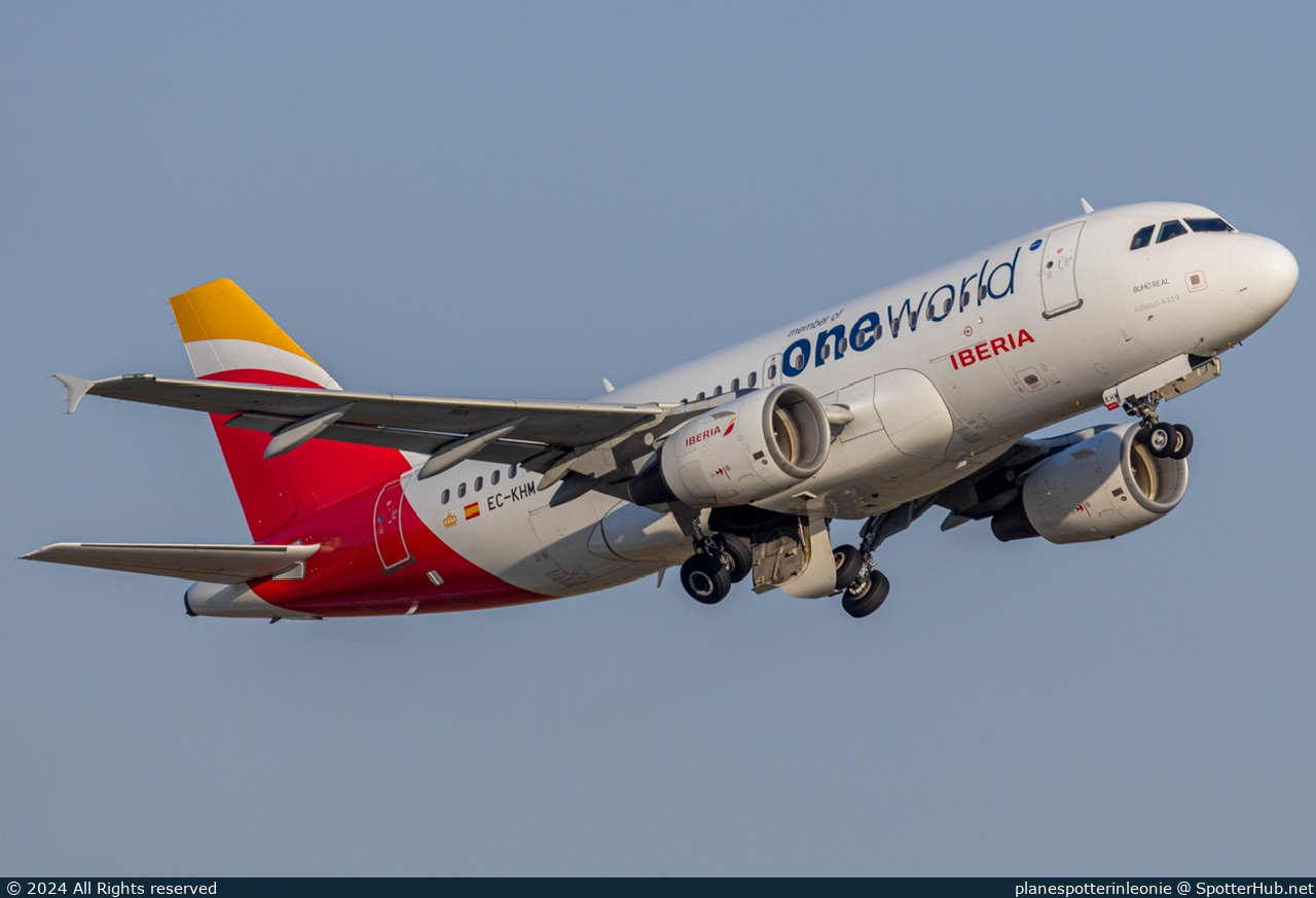Photo of EC-KHM - Airbus A319-111 operated by Iberia