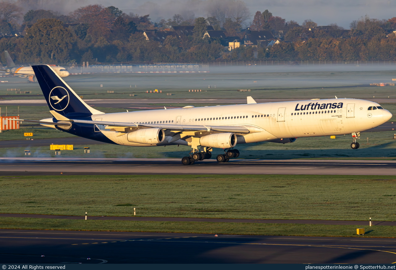 Photo of D-AIGX - Airbus A340-313 operated by Lufthansa