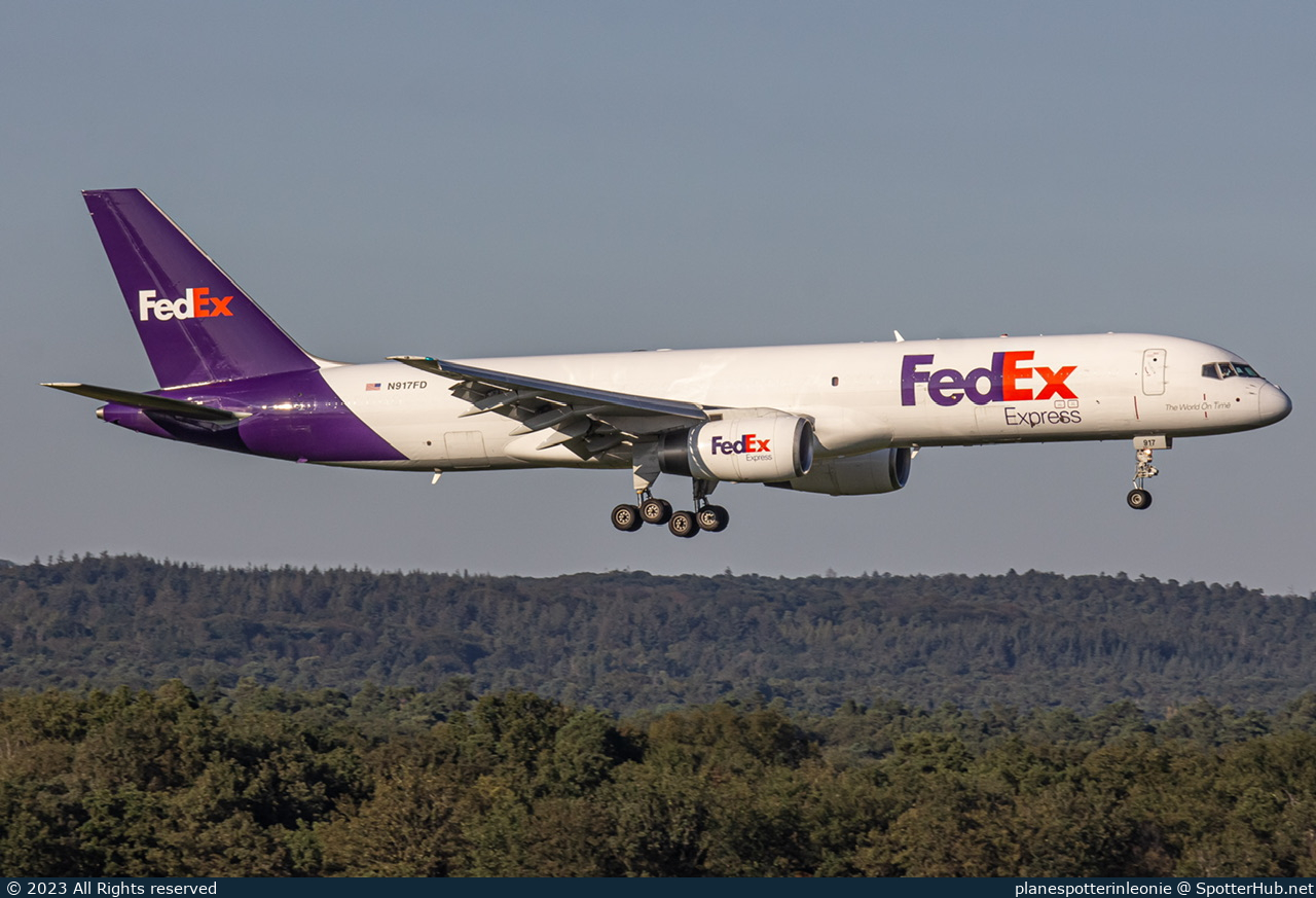 Photo of N917FD - Boeing 757-23A(SF) operated by FedEx