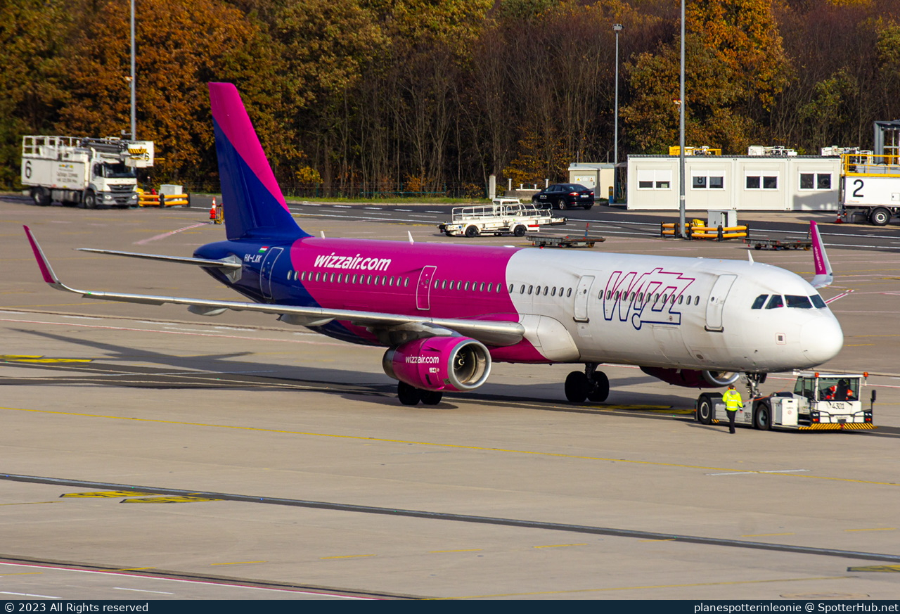 Photo of HA-LXK - Airbus A321-231 operated by Wizz Air