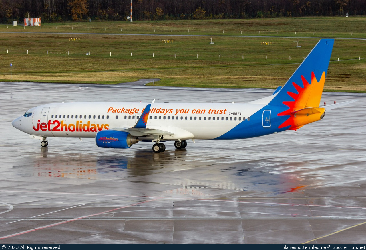 Photo of G-DRTA - Boeing 737-85P operated by Jet2