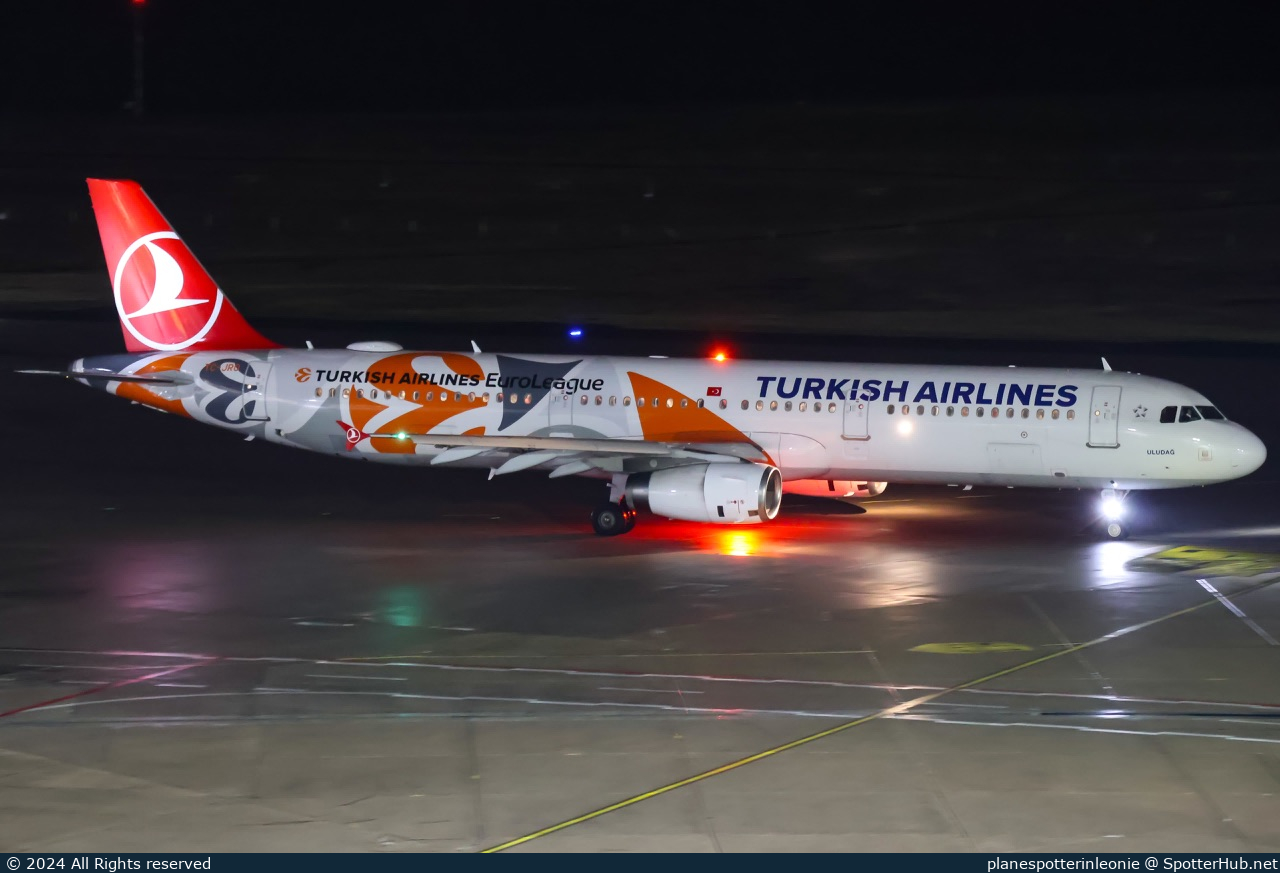 Photo of TC-JRO - Airbus A321-231 operated by Turkish Airlines