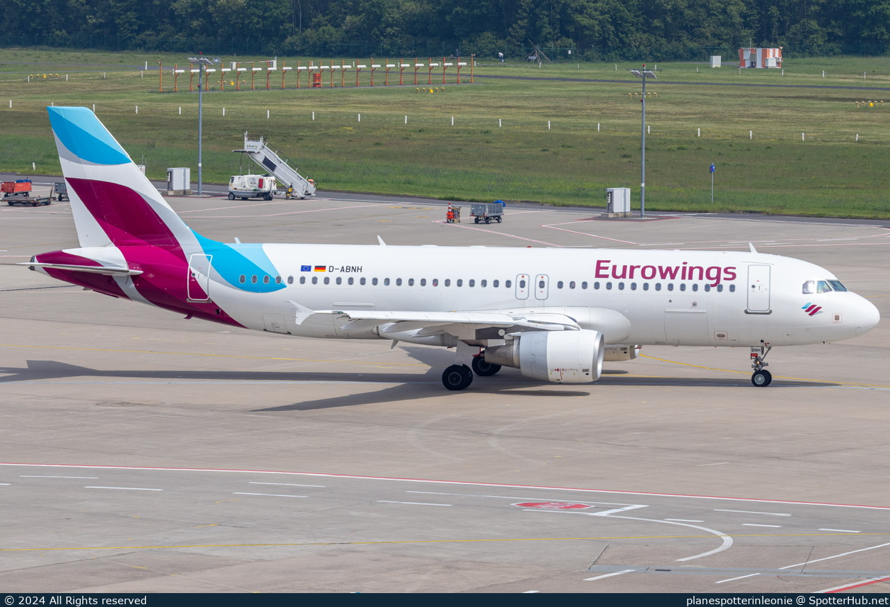 Photo of D-ABNH - Airbus A320-214 operated by Eurowings