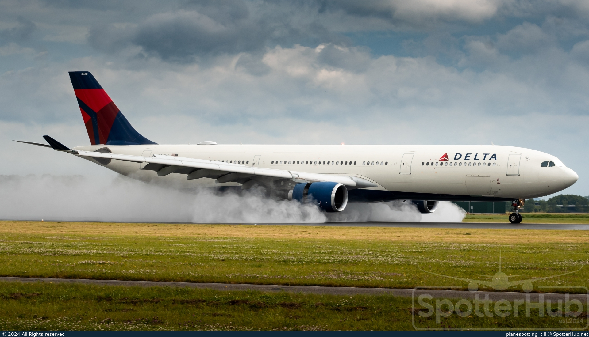 Photo of N828NW - Airbus A330-302 operated by Delta Air Lines