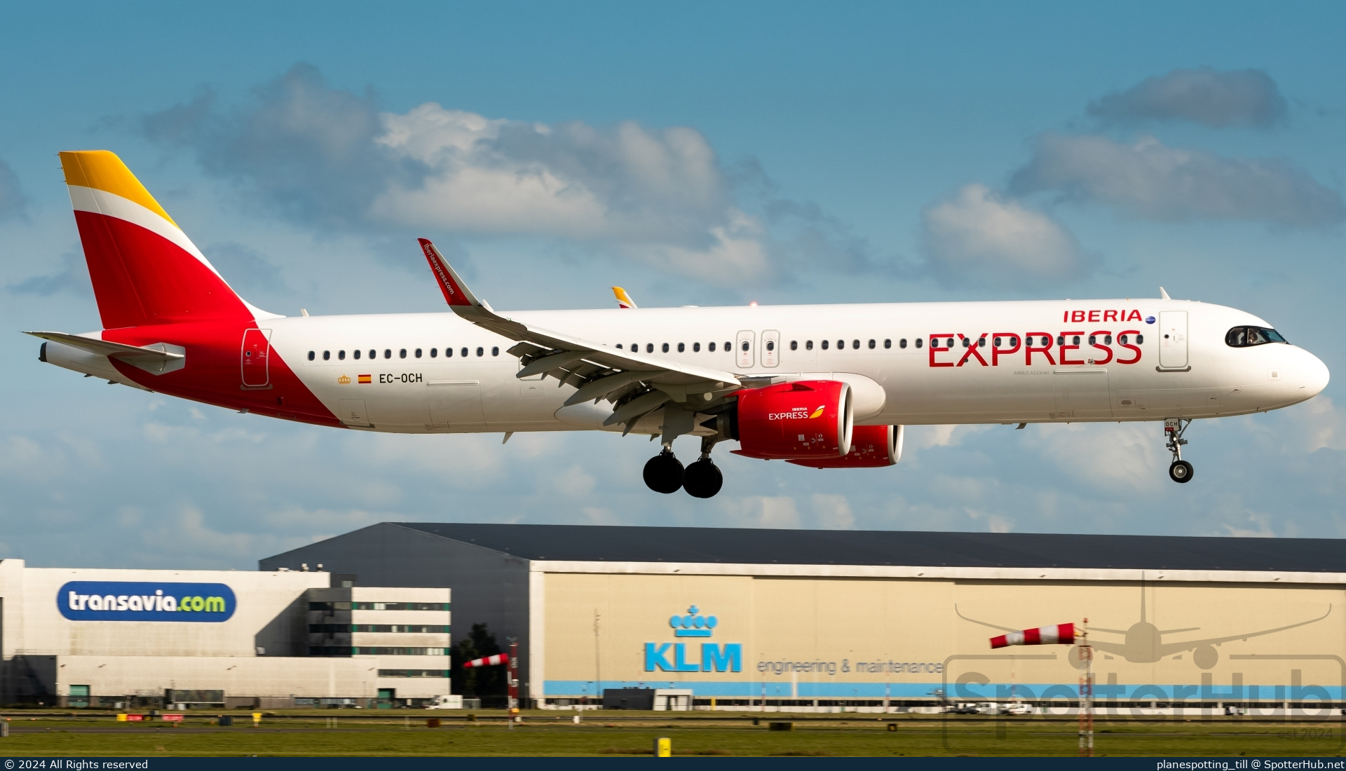 Photo of EC-OCH - Airbus A321-271NX operated by Iberia Express