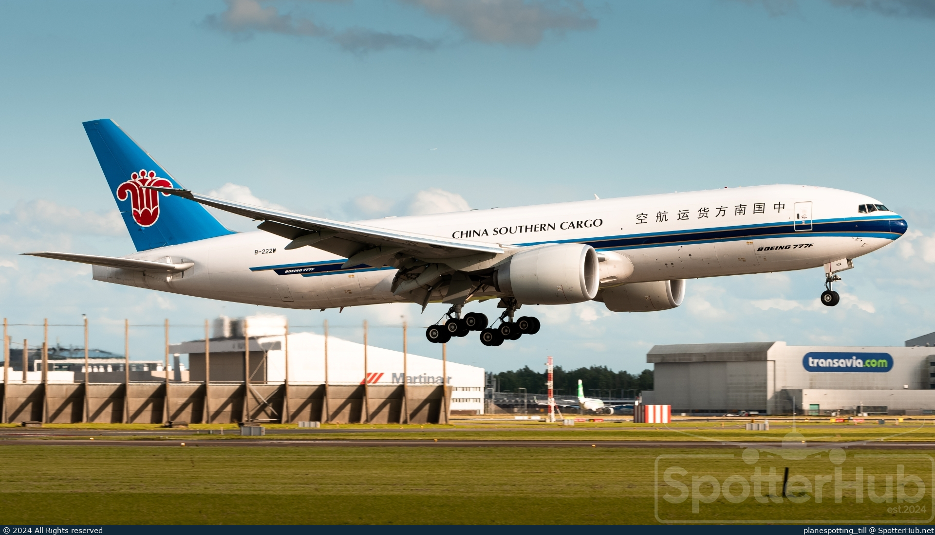 Photo of B-222W - Boeing 777-F1B operated by China Southern Cargo
