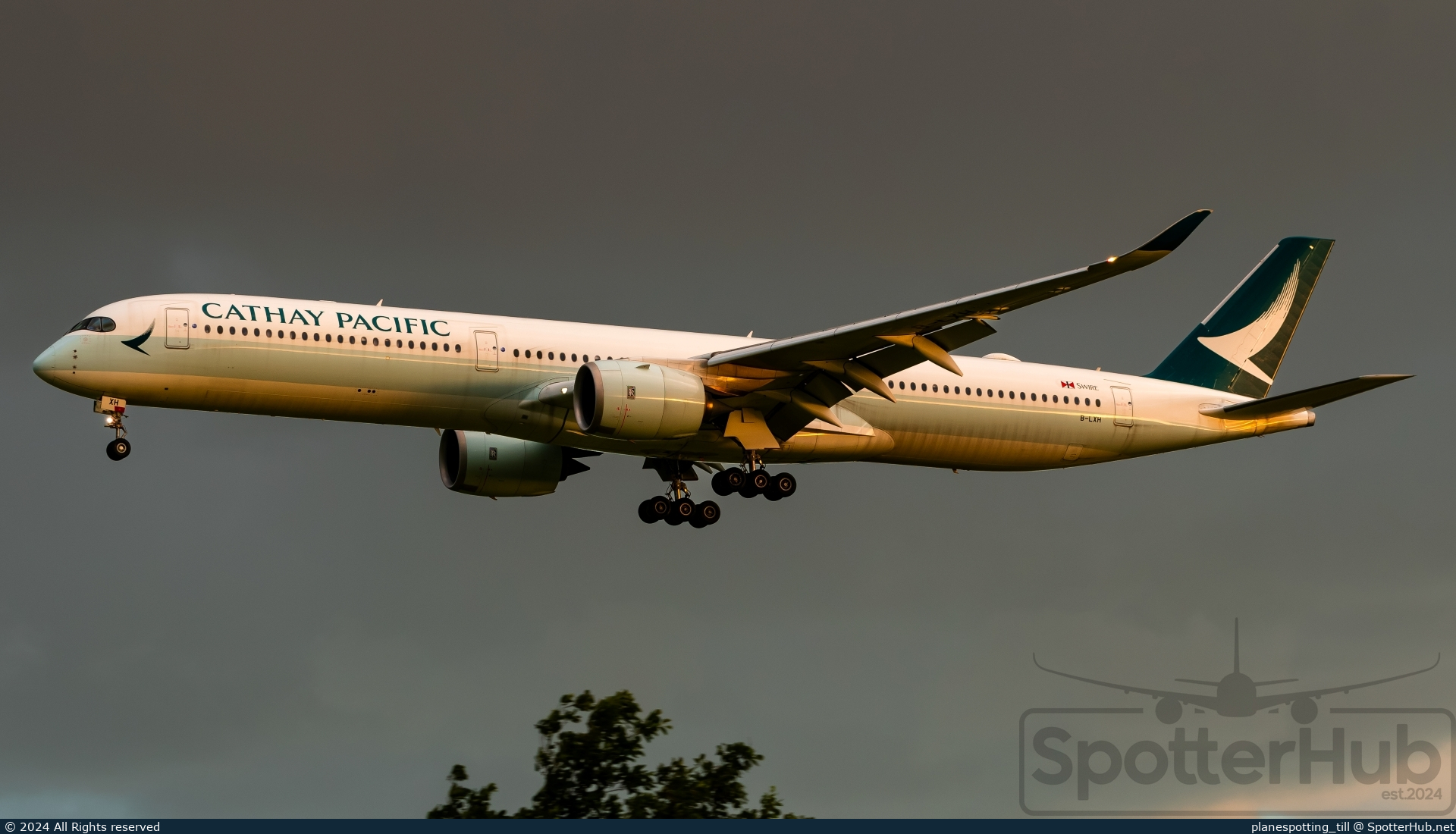 Photo of B-LXH - Airbus A350-1041 operated by Cathay Pacific Airways