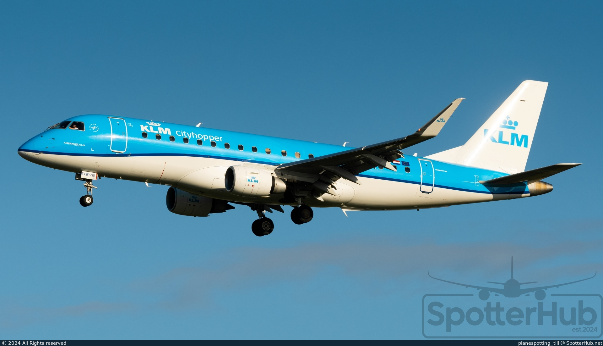 Photo of PH-EXW - Embraer ERJ-175STD operated by KLM Cityhopper