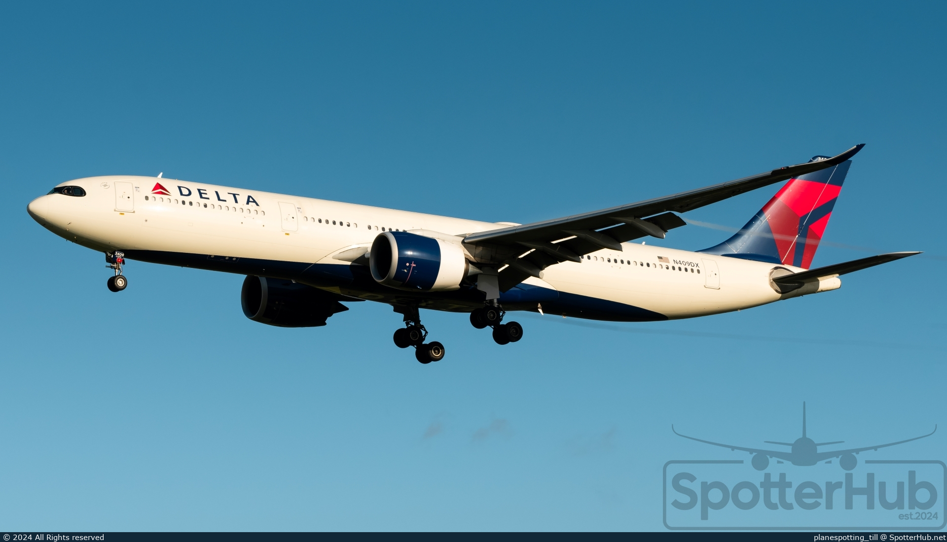 Photo of N409DX - Airbus A330-941 operated by Delta Air Lines