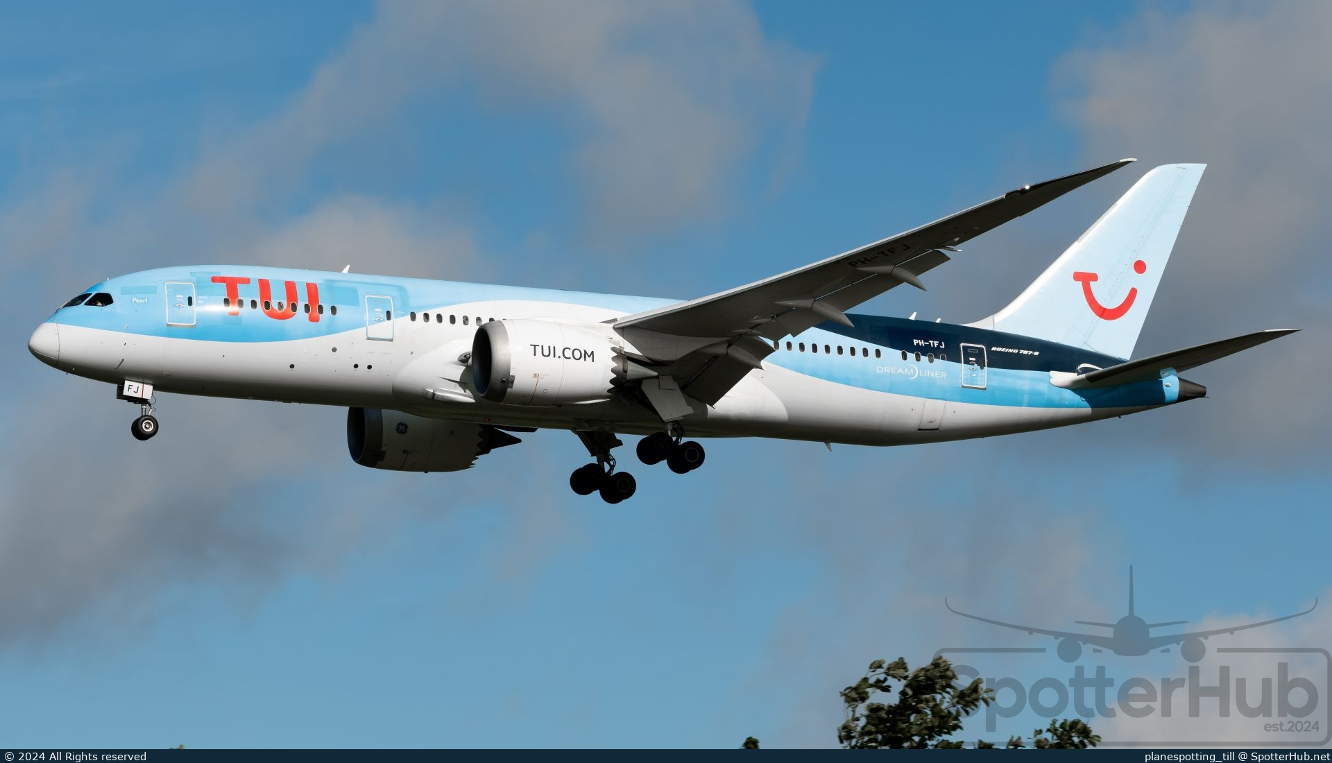 Photo of PH-TFJ - Boeing 787-8 Dreamliner operated by TUI Airlines Nederland