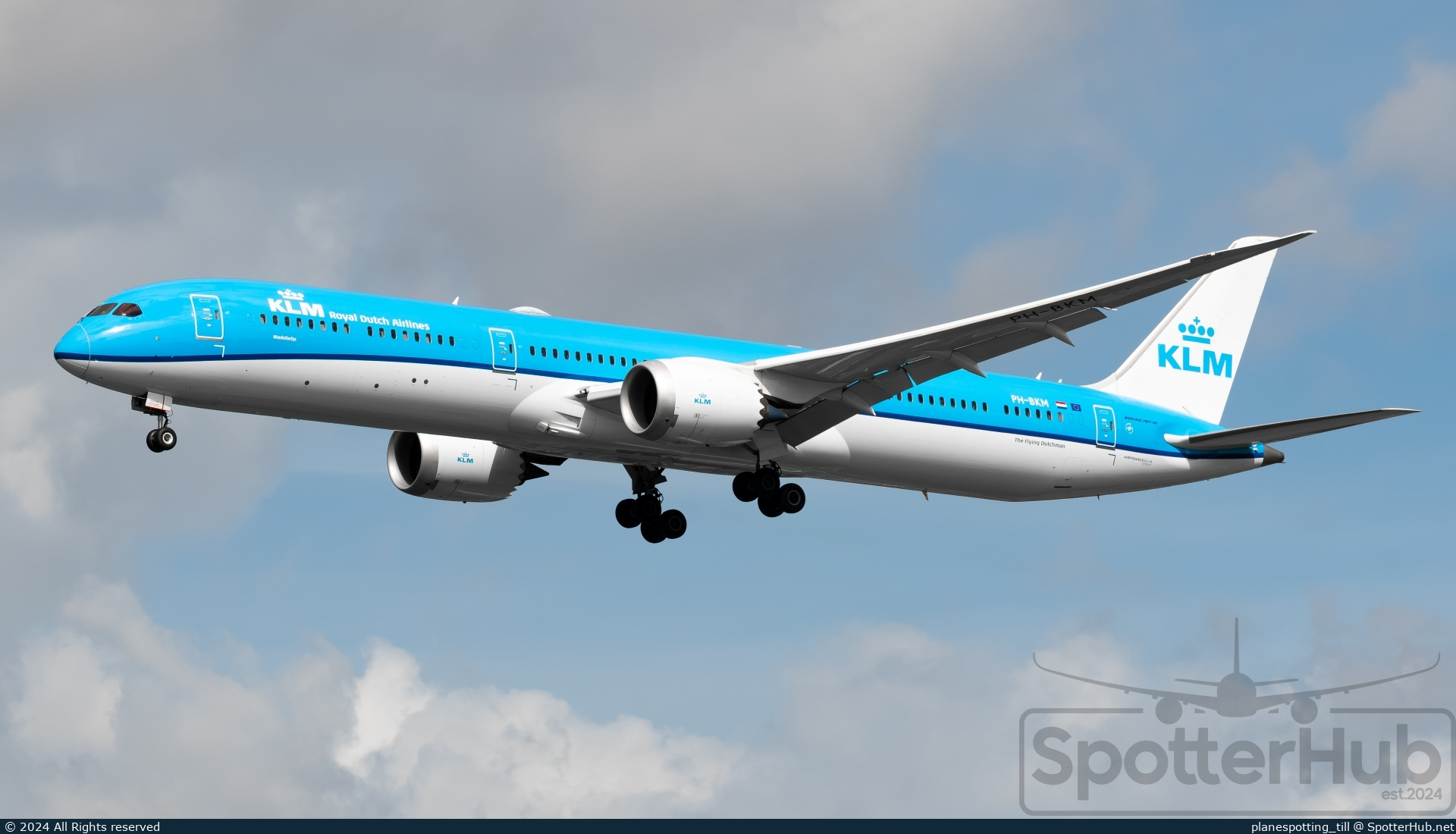 Photo of PH-BKM - Boeing 787-10 Dreamliner operated by KLM Royal Dutch Airlines