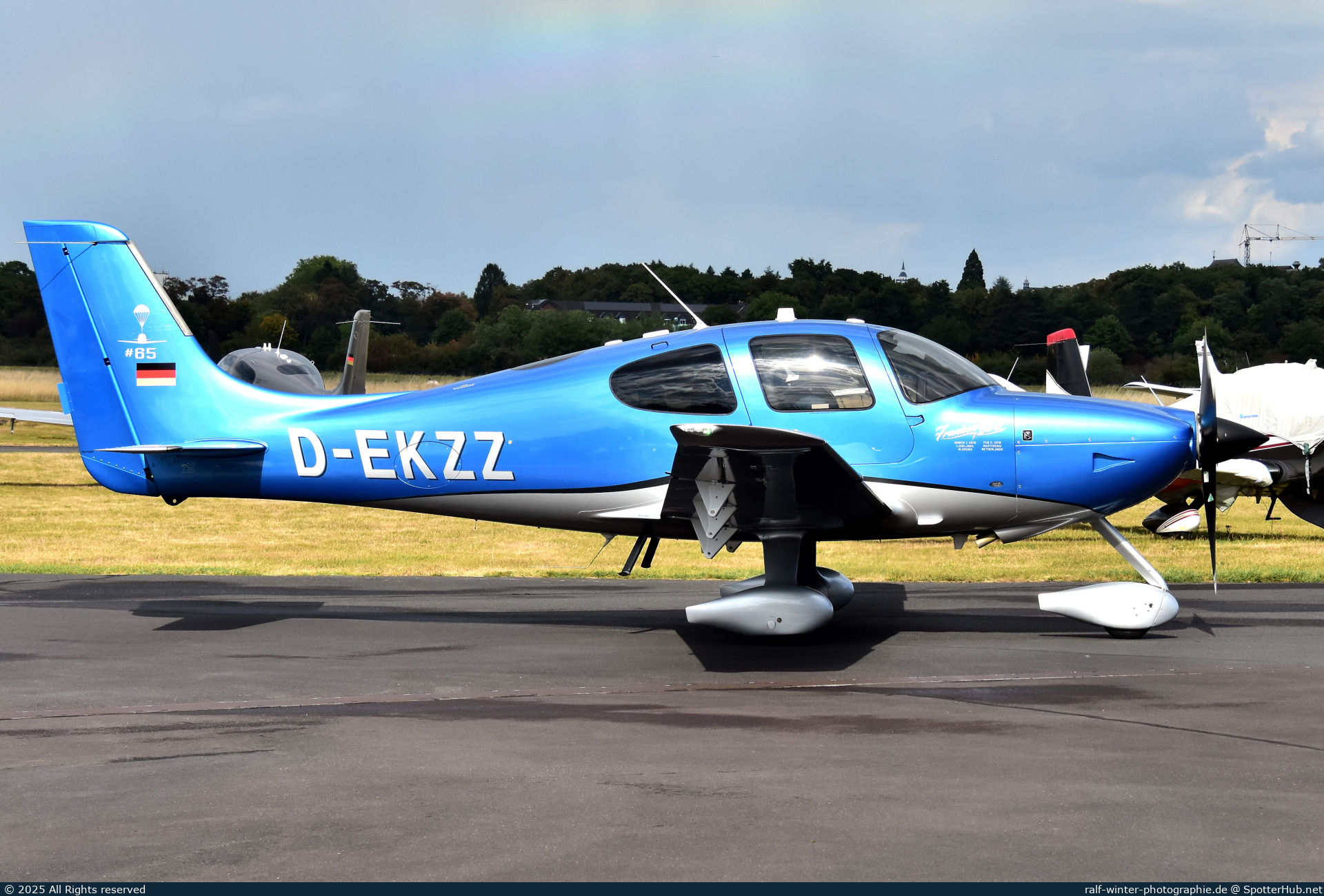 Photo of D-EKZZ - Cirrus SR22 G3 GTS operated by Private