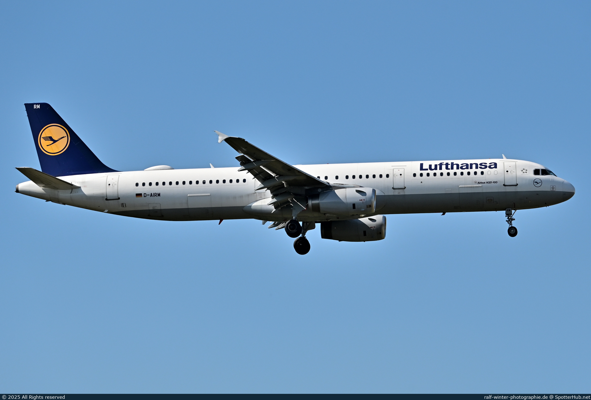 Photo of D-AIRM - Airbus A321-131 operated by Lufthansa