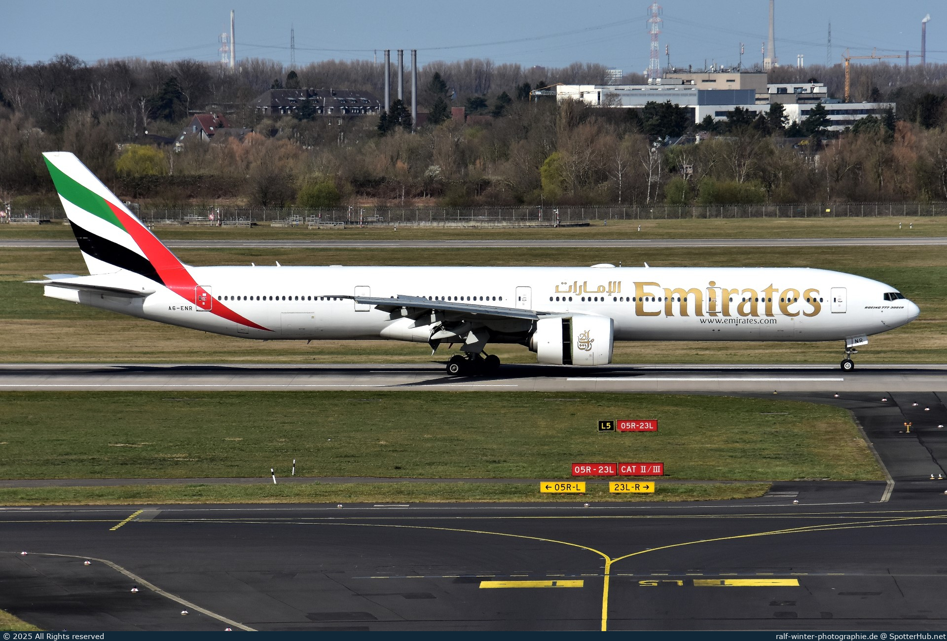 Photo of A6-ENR - Boeing 777-31H(ER) operated by Emirates