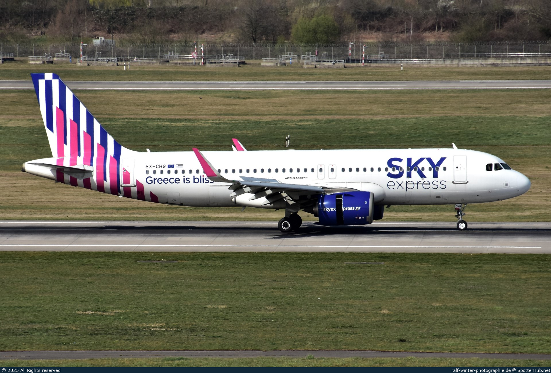Photo of SX-CHG - Airbus A320-251N operated by Sky Express