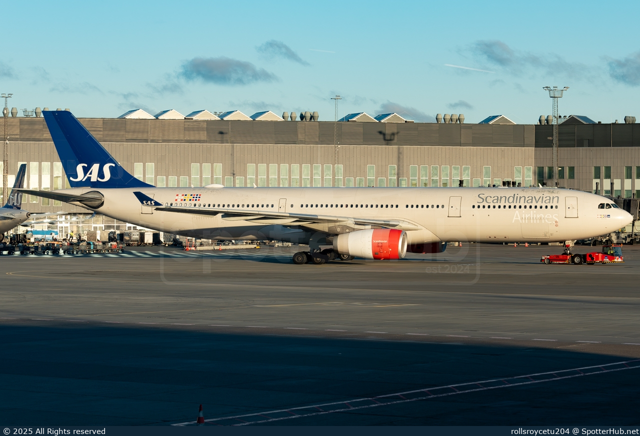 Photo of LN-RKT - Airbus A330-343 operated by SAS Scandinavian Airlines