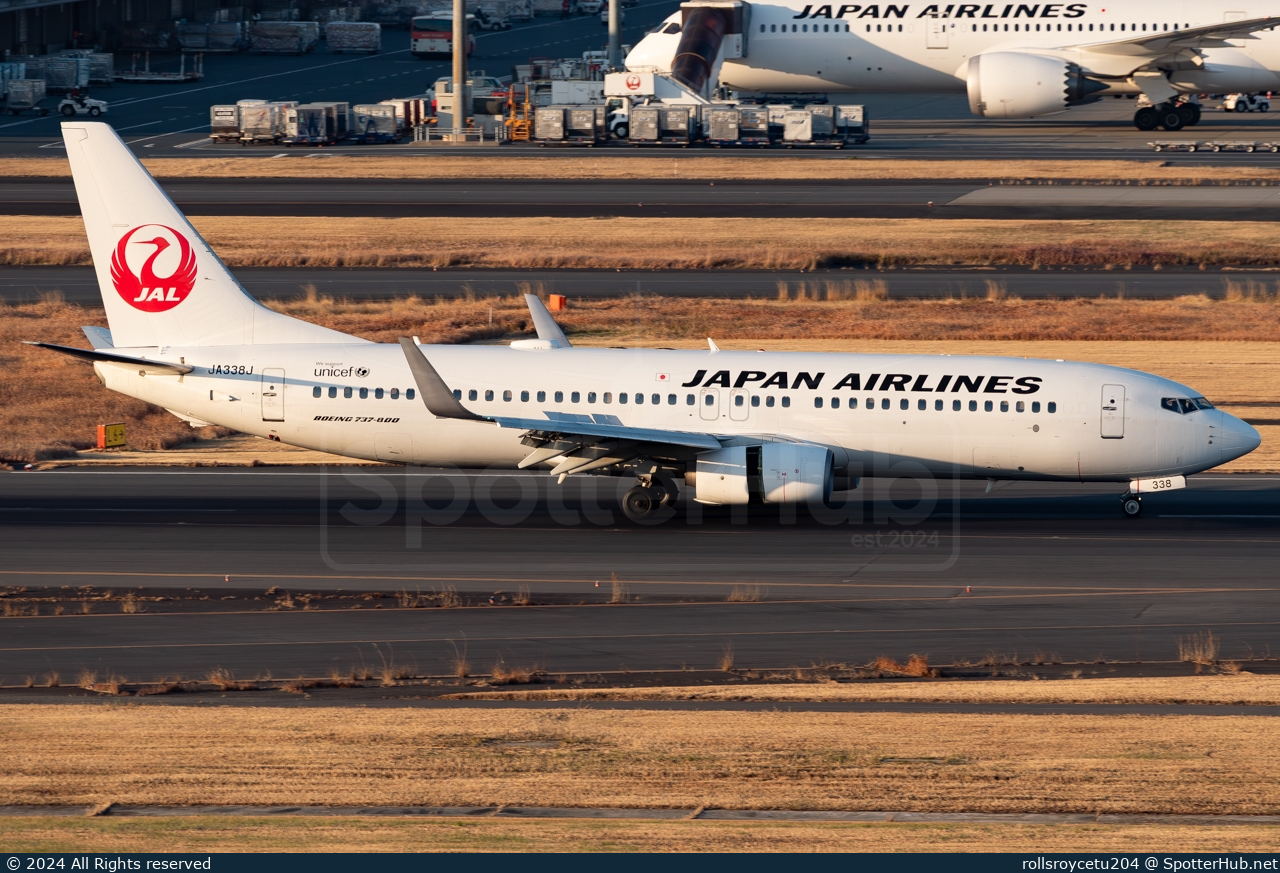 Photo of JA338J - Boeing 737-846 operated by Japan Airlines